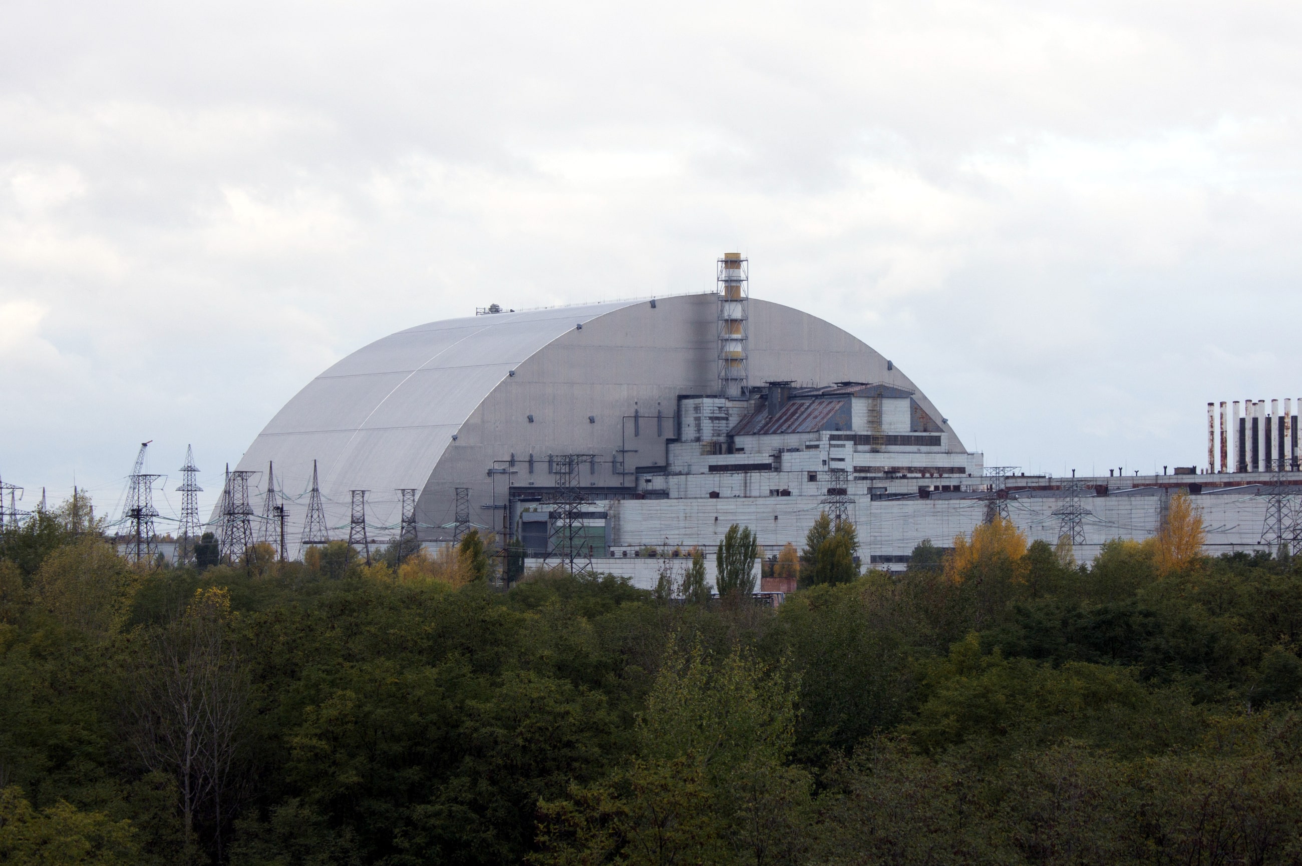 Chernobyl reactor 4 with New Safe Confinement structure